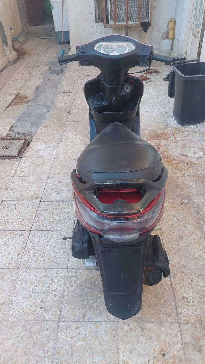 دراجه للبيع كامكو جي فور 
دراجه نضيفه ستوها مجفته تجفيت اصلي كهربائيات كلها شغاله ونكره سلف 
السعر 350
مكاني نجف حي الميلاد 
***********
