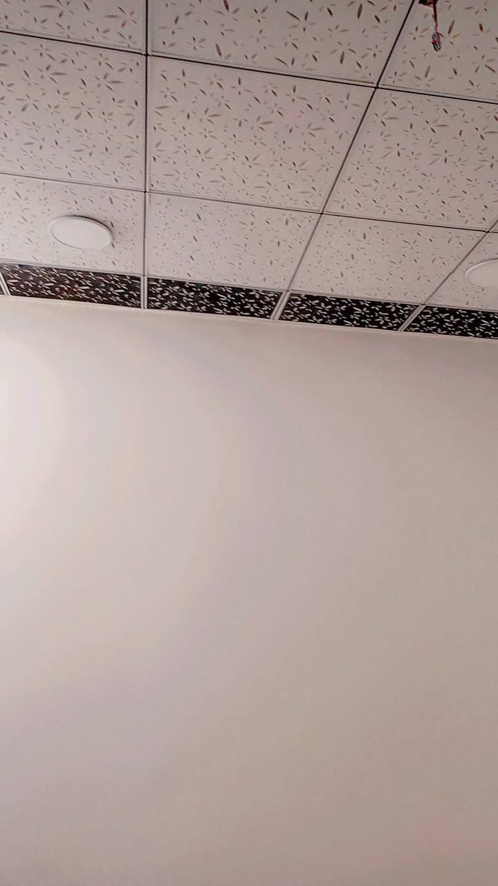 دار مساحه 65متر ركن شارع 20بناء جديد طابوق نهروان صب كونكريت مركزي سيراميك بورسلين كرانيت سقوف ثانويه خدمات كامله يحتوي على غرف نوم صاله مطبخ استقبال مجموعه صحيه السعر 30 مع المجال استفسار اكثر ***********
