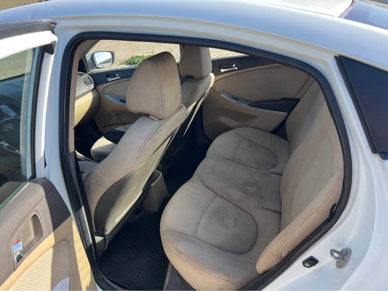 اكسنت ٢٠١٢ لون ابيض بجم و خلفي كبس بى اربع قطعةو نص بس رش بدون دواخل كلشي بشرط سيارة باسمي تحويل بشرط مكاني اربيل 
***********
چوار پارچةو نيو سبوغ بى ژورى 
پيشو پشتى كةپسة بةناوى خومة سةيارةكة جوانة 
شوين هةولير أربيل, العراق
