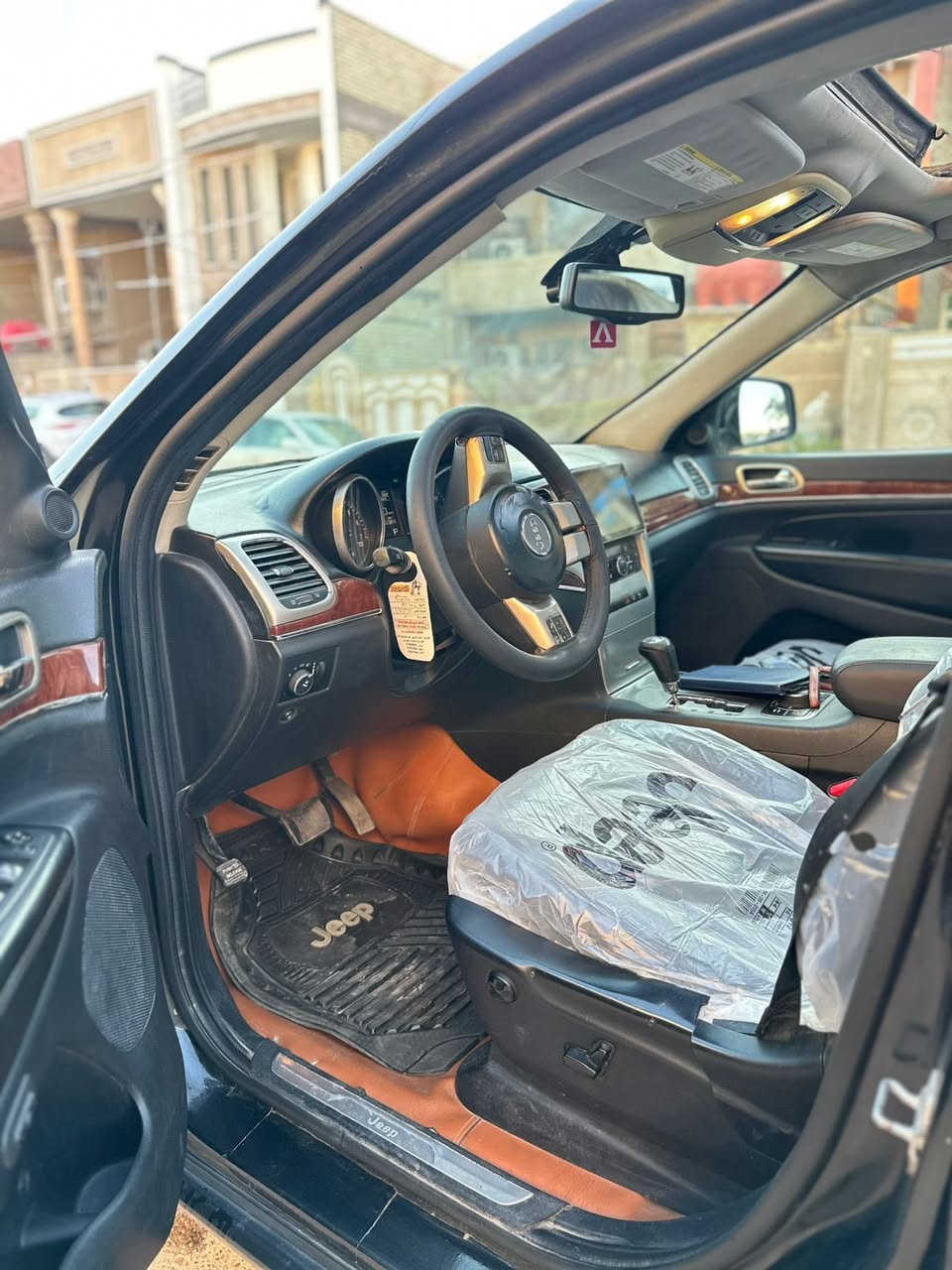 سلام وعليكم
جيب 2012 وارد امريكي 

حادث جاملغ وبنيد بدون داخل
السياره مصبوغه عااااام  ابيع مصبوغ عام واقع حال صبغ ومعجون 
رقم بغداد هزه سنويه رقم جديد تحويل مباشر وسعرهه مال النترا فورتي  
السياره فول بنوراما جلد شاشه 
 مكينه وكير كفاله العنوان بغداد / الكرخ 

السعر 128   مجال بسيط  بيع فقط  

***********
