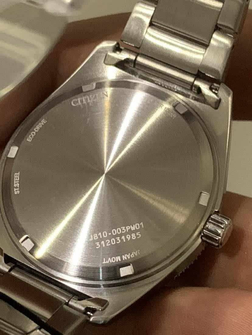 السلام عليكم........
ساعة CITIZEN ياباني أصلي بطارية 
شحن ضوئي ECO-DRIVE 
نافذة للعرض التاريخ عدسة 
أميال وأرقام فسفوري 
القطر ٤٣
مقاوم للماء ١٠٠م 
سير حديد ستانلس ستيل معلم 
جديد غير مستعمل مع العلبة الاصلية وبطاقة الضمان
السعر ١٧٥ $
يوجد توصيل ***********

