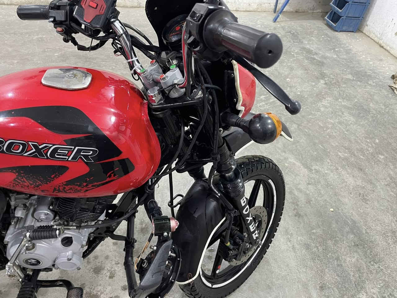 سلام عليكم دراجه بوكسر مرقم تحويل ثاني يوم موديل الدراجه2020 كفاله عامه مكان بغداد الحسينيه الراشديه السعر1600-***********
