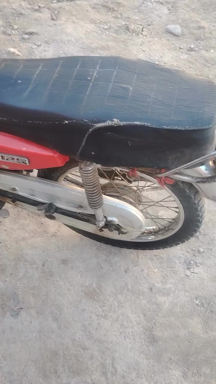 دراجه نضيفه. نقصه ورقه وحده. ٢٠١١ السعر ٦٠٠. وبيها مجال ***********
