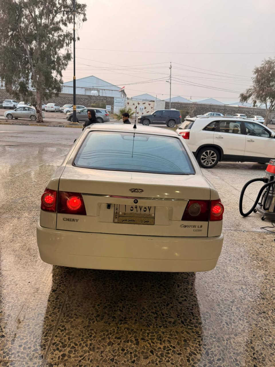 سلام عليكم للبيع شيري كوين 2013 بدون صبغ ربع جاملغ الامامي الباقي كلو شرط بعد الفحص فحم شرط تحويل سعر 45 وبيها مجال شي قليل مكاني موصل جانب الايسر حي عدن مكلف بل نشر رقم صاحب السياره ***********
