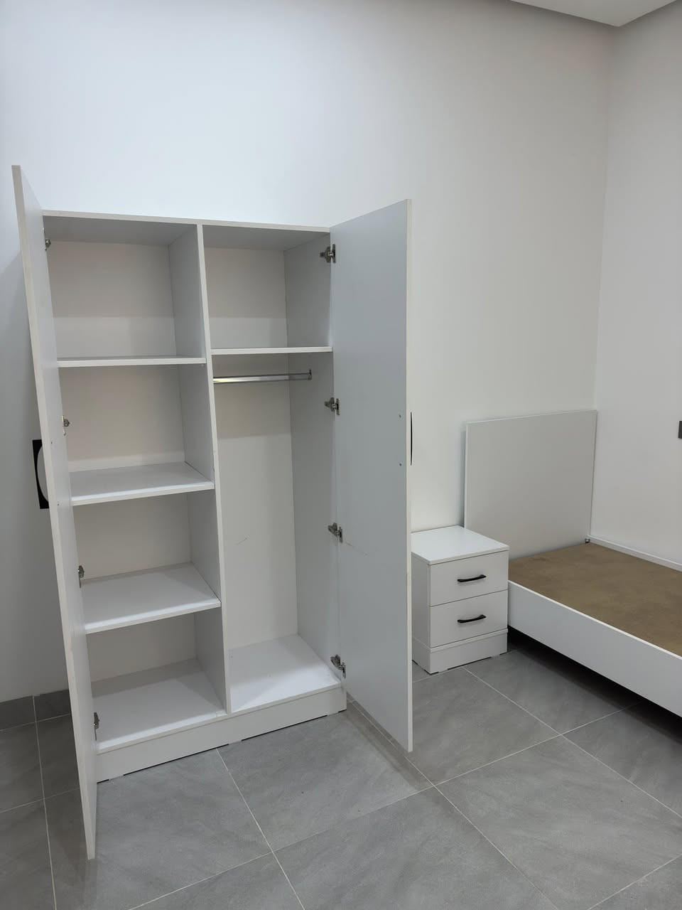 من اعمالنا حسب طلب خشب تركي MDFضمان 4 سنوات 
غرف نوم 
كاونترات المطابخ 
ديكورات داخليه 
عنوان كركوك ساحه طيران شارع حمام علي بك 
لتواصل ***********
