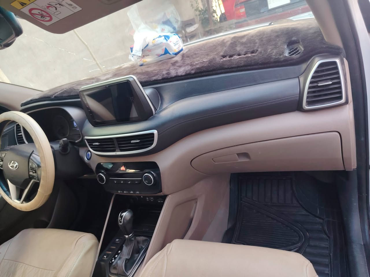 توكسن موديل 19 ماشي 102 السعر166 بيه مجال قليل 
سياره محرك دوش بصمه  كشن كهربائي مراي شفت  يدات بصمه + ترحيب  لد امامي ضرر بيه فقط بونيد صبغ بدون بدون دواخل شرط،  + بيه ملاحظات  شويه 
باقي كفاله شرط  طخم  توب  تواير جدد  كير محرك شرط 
مكانه موصل تعليم  
***********
***********
