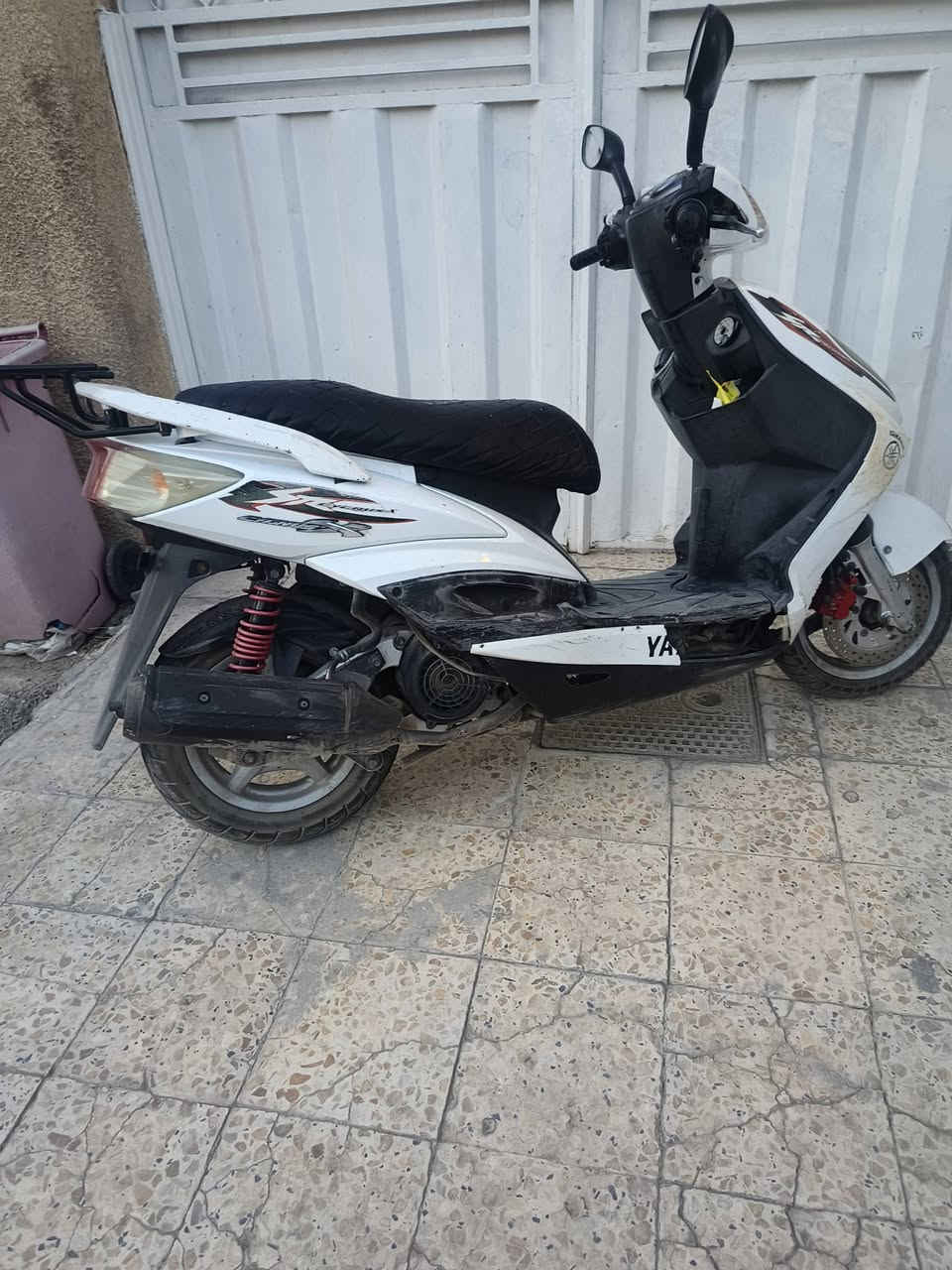 السلام عليكم دراجه سكنس فحل للبيع نوزل الدراجه قبل شكم يوم سويتله إدامه من الفيت بم و النوزل و الكلجات و التأيرات الخلفي عالي مال فورزه و الامامي جديد 
العنوان حي الجامعة
السعر 700وبيها مجال
الرقم ***********
