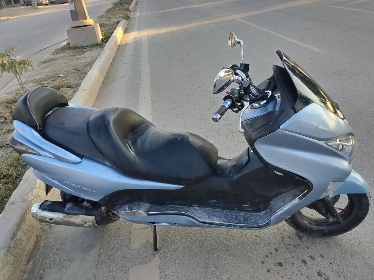 السلام عليكم فورزه صفر تسعه مامفتوحه دراجه حلوه ونضيفه سعره ٩٠٠ وبيه مجال مكاني كربلاء حي العامل ***********
