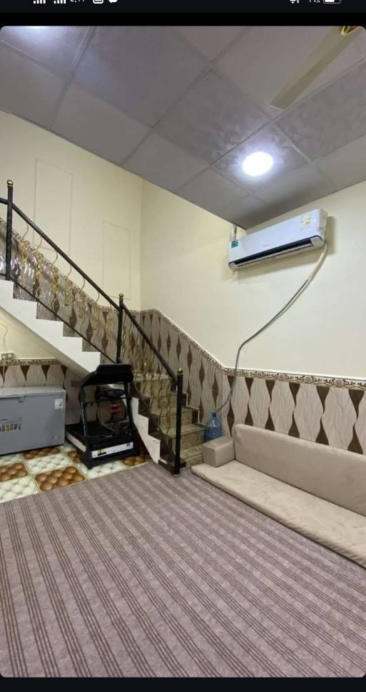 السلام عليكم ورحمه الله
بيت للبيع وقف شيعي المساحه 110متر بناء جديد قبل اربع سنوات سقف كونكريت ارضيه سيراميك 

ديوانيه ٥في ٤ 

هول ٨في ٤ 

غرفه نوم ٦في ٤

مطبخ ٤في٤

صحيات خارجيه معزولات

غرفه طابق ثاني قيد الانشاء 

العنوان بصره شارع الوفود تقاطع دويد جانب مدارس الأوحد الاهليه. منطقه مرتبه وهدوء وجيران كلهم طيبين 

السعر 98 مليون وقابل للتفاوض 

*********** .بي واتساب
