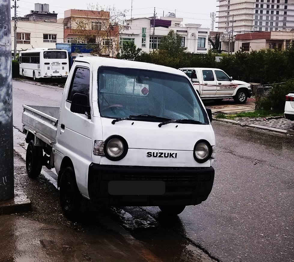 عارەب عوسمان 24 وەرەقە
سازوکی یابانی گێڕ و مەکینە بەشەرت.
شوێن هەولێر ***********
تکایە گەر شارەزایت لەو سەیارە یابانیانە نیە تێل مەکە و سەرم مەهێشێنە. أربيل, العراق
