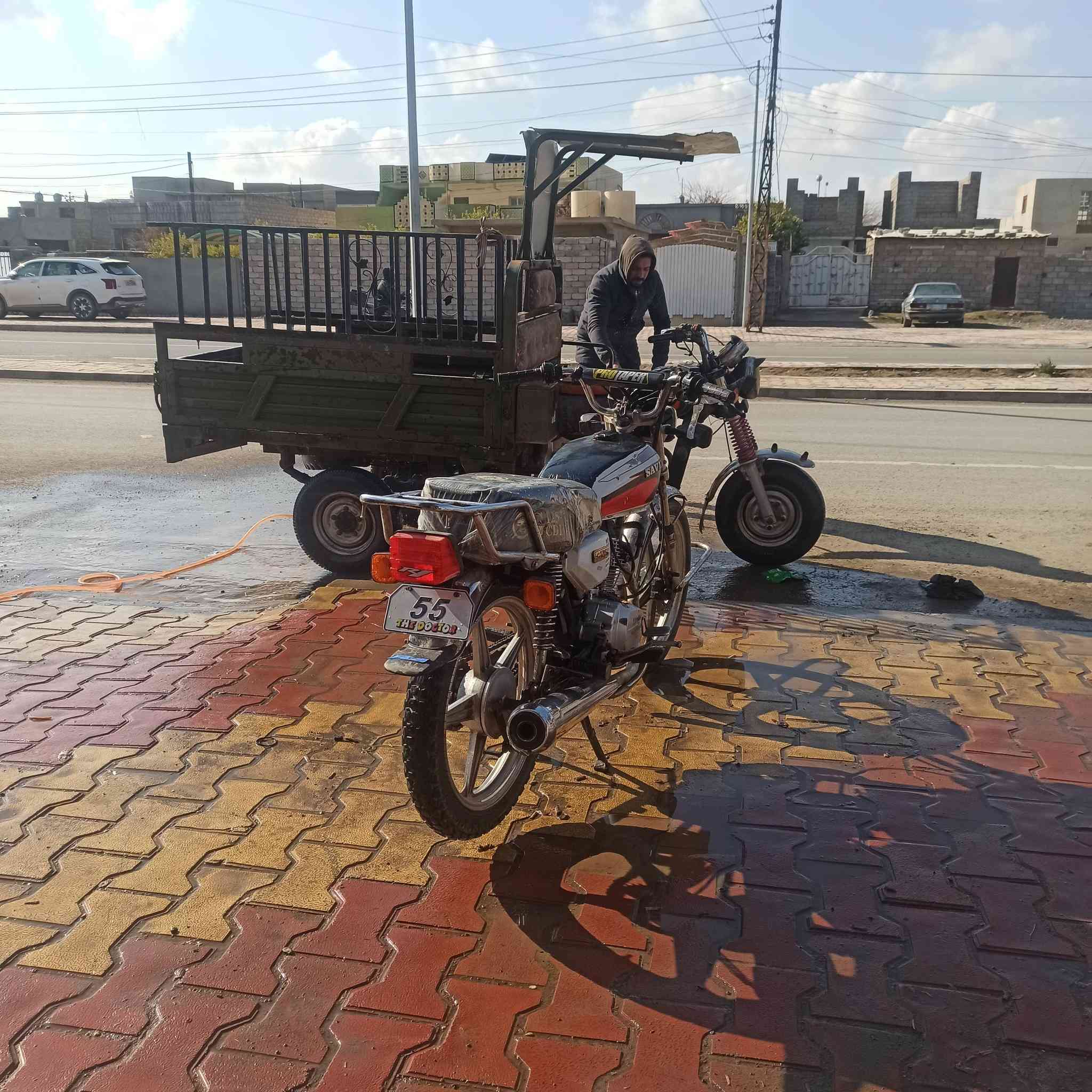 السلام عليكم
سيفان للبيع موديل 21 
كل شي شغال سلف كهربائيات 
ب350مكاني كيارة ***********
