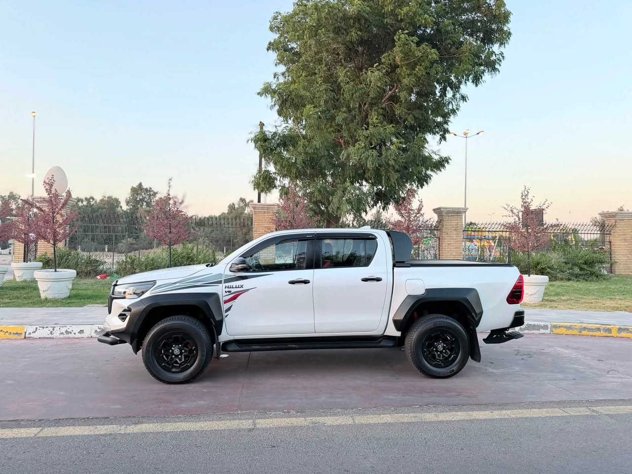 هايلوكس Gr
2024
6v
السيارة فوول للاخير
كفالة عامة 
كامرات محيطية ٣٦٠ 
كشن جلد
كشن كهرباء
فول تحكم ستيرن
شفتات
شاحن واير ليش
مساعد اسطفاف
بصمه
كامره امامية
مري شفط
السيارة جديده 
رقم اربيل ب اسمي 
ماشيه ٣٠ الف
السعر ٤٢٨ ورقة وبيها مجال بسيط
مكاني الكاظمية 
***********
