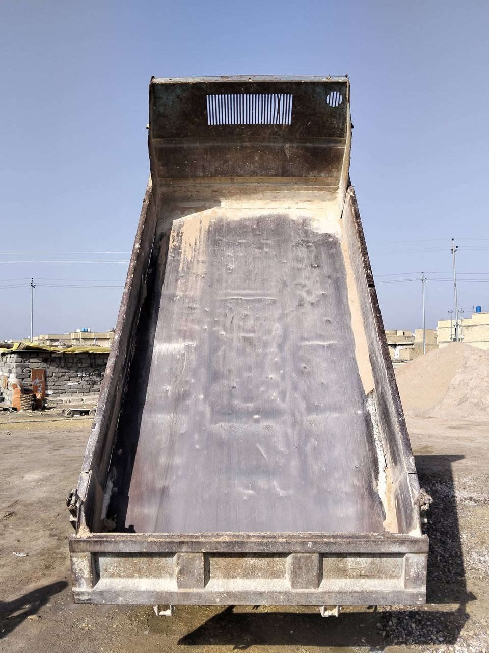 السلام عليكم نيسان 2 طن سياره قلاب بلاد رقمها ذي قار ومكانها بذي قار  بأسمنه شغاله وخير من الله يرادلها ترتيب  مكينه وكير كنتر 32  سعرها مناسب 35 وبيها مجال قليل ***********
