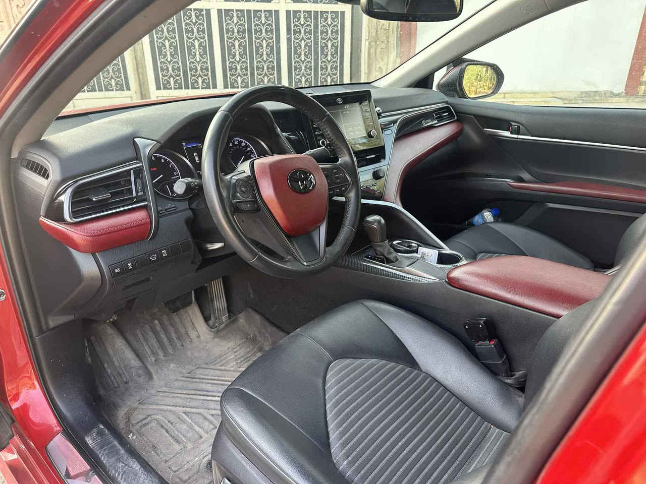 كامري 21 حادثها قطعتين خلفي خفيف جدا 
ماشية 40 الف كيلو حقيقي واحسب بعد شكد نظيفة 
فولا مواصفات 
بصمة 
سلايت 
رادار 
نقطة عمياء
كشنات كهربائي 
كامرة دوارة 
السعر 215 ورقة وبي مجال 
***********
