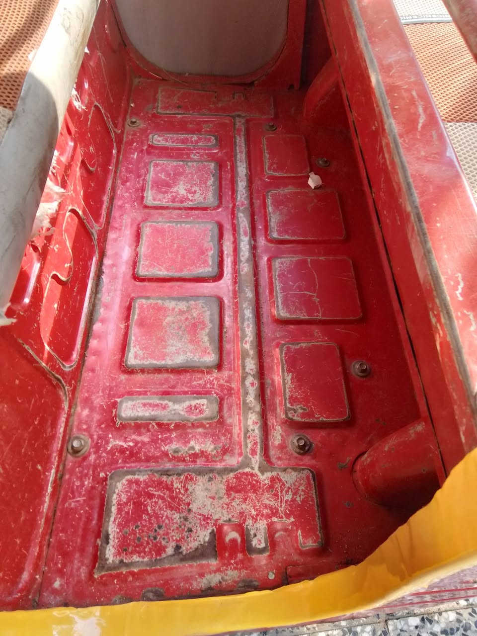 سلام عليكم تكتك للبيع موديل 19شهر 3 اوراق بيهه نقص بس الوصل اتكفلك الترقيم  التكتك خير من اللة كشر نضيف للمحرك لا تنقيص ولا تبخير المكان الكمالية السعر 3700وبيهة مجال رقم***********
