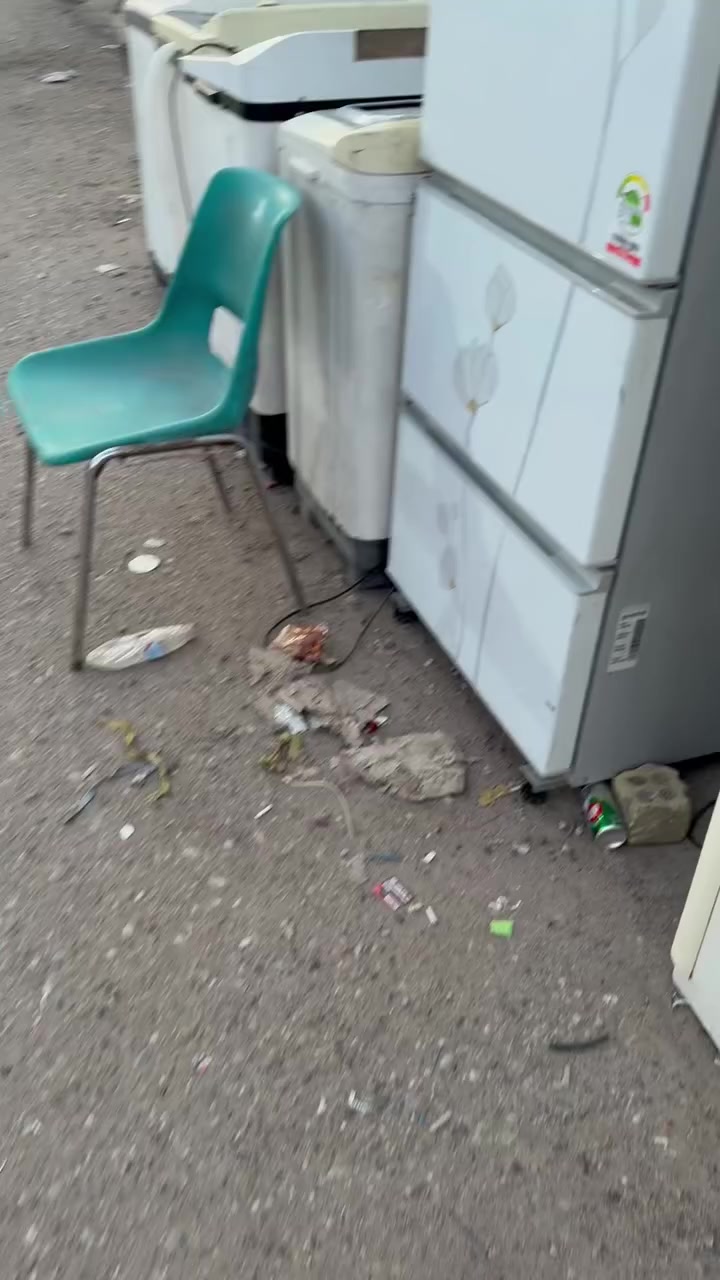 ثلاجات بمختلف الحجام مع مبردات مع برادات ماء مع كاونترات كل حاجة وسعرها الزعفرانية الاربع شوارع قرب داءرة المجاري قرب اسواق احمدقرب مولدة محمد***********
