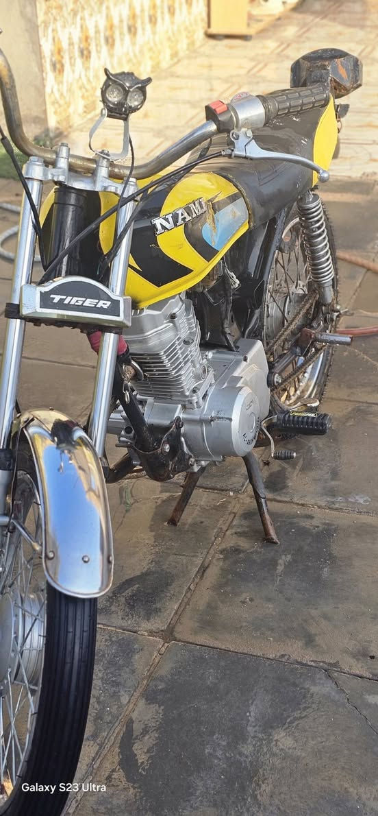 تحية طيبة.... 
دراجة للبيع (كلك كلك كلك)  
محرك 23 مافتوح (رابيدو) دراجة زينة مرتبة 
كلشي گدامك بلصورة شوف وتأكد 
أي ملاحضة عندك احجيها قبل لاتجي 
مكاني ناصرية قرب جسر الهولندي(سيطرة الهولندي) 
السعر السعر.. (450) مع مجال بسيط وبدون أحراج 
رقم هاتف...  *********** وبيه واتساب وماسنجر مفتوح 
عزيزي رجاءً اذا مو شراي لاتعبنة وياك.......  كلشي گدامك واضح
