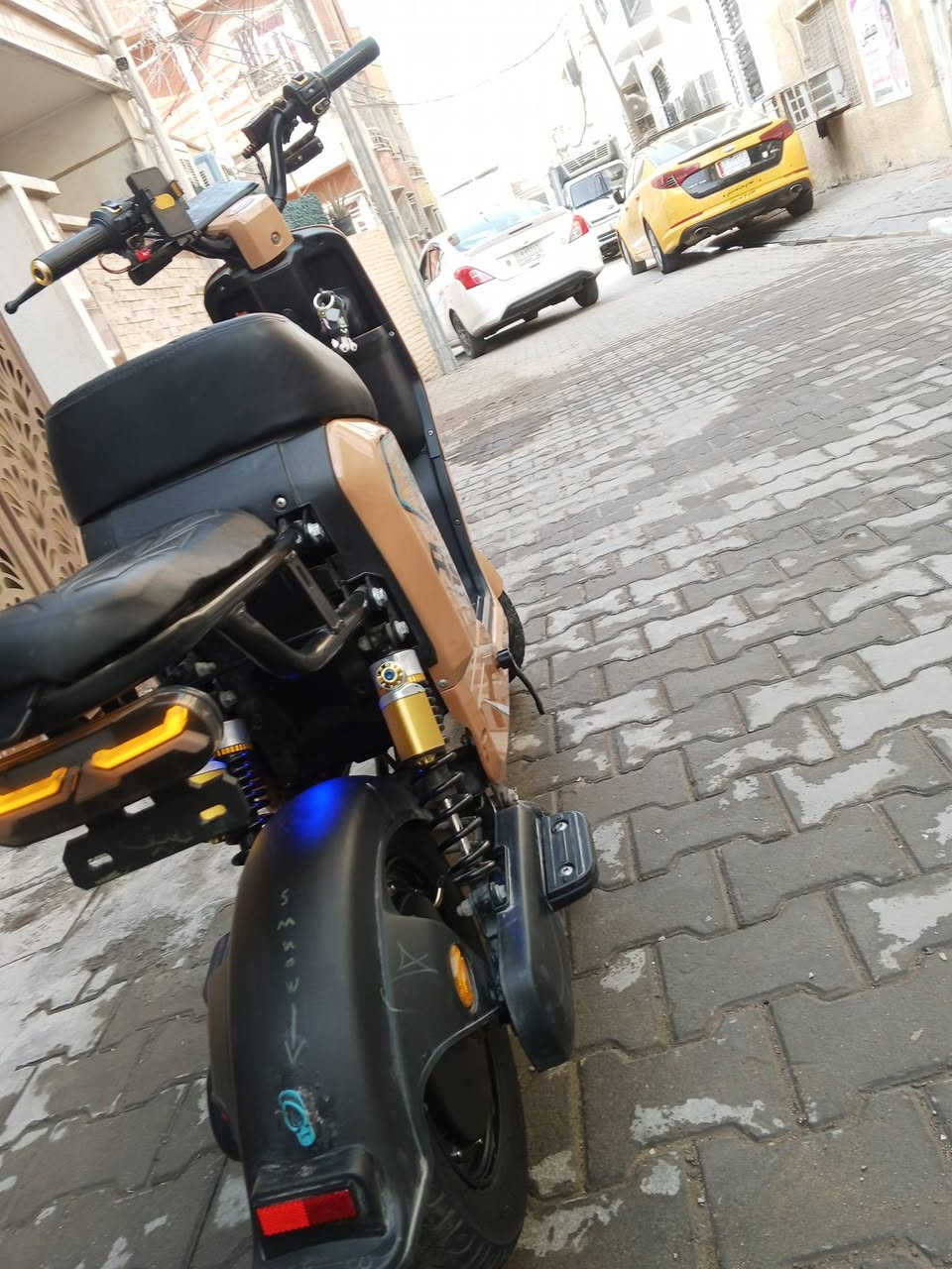 السلام عليكم R9 للبيع موديل 2025 لون مميز جاهزة بطاريات جدد وكهربائيات كلهه شغالة سويجات عدد2 سلتهه موجود نضام بك R السعر 400 مكاني الشعب واي استفسار اتصال ع الرقم ***********
