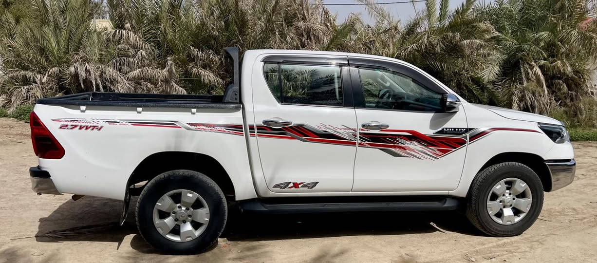 .السلام عليكم 
هايلوكس موديل 2023
سياره بلادي مكفول من الضرب لا تبديل 
كير محرك تبريد مكينه كفاله عامه بلادي 
شواصي مكفولات بلادي 
السعر ٢٨٢ $ وبيها مجال بسيط 
لاتصال 
***********
