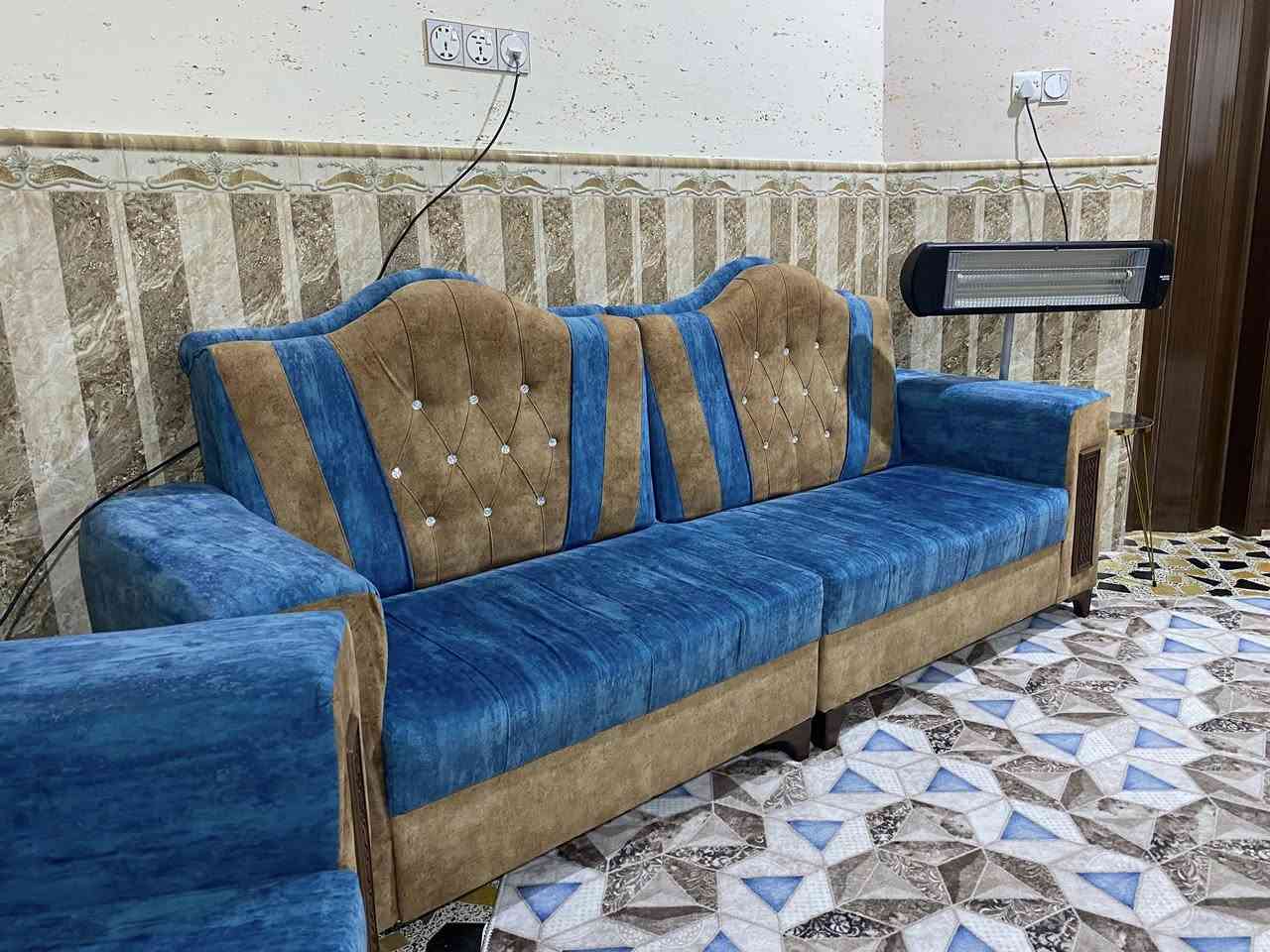 السلام عليكم 
تخم قنفات 14 مقعد مع الستائر للبيع 
السعر 550 وبي مجال 
للاستفسار الاتصال ع الرقم :
 ***********
