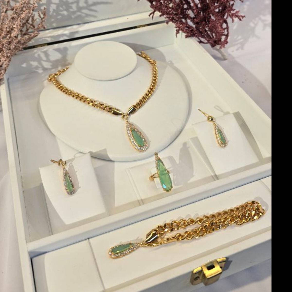 ارجو المتابعة
🌿 كاردينيا للأناقة الراقية 🌿
حين تلتقي البساطة بالفخامة… تولد قطعة لا تُنسى ✨
تصاميم مختارة بعناية
لتناسب المرأة الواثقة بذوقها 👑
💫 تفاصيل ناعمة
💫 خامات أنيقة
💫 حضور يلفت بدون مبالغة
متابعة لخصومات قوية جدا....


**إذا كنت صاحب هذا الإعلان وتريد حذفه لأي سبب، رجاءا أرسل رسالة إلى الدعم الفني**