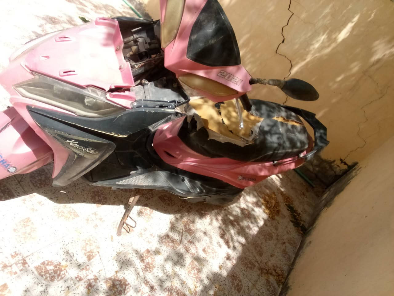 سلام عليكم دراجه جامبو للبيع 
 فقط مخلوع تايره الوراني  
دراجه شغاله نكره سلف باتري جديد
 واغراض جديده خليتله 
المكان: القاسم 
السعر: 175وبيها مجال للطيبين 
الرقم: ***********
