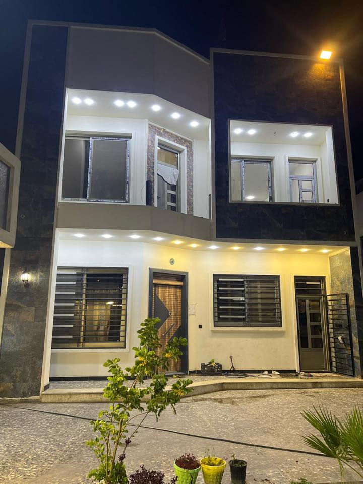 بيتين vip للاستثمار والايجار السنوي فقط الدوره مدخل جمعيه خير الله على خدمي السريع المؤدي الى محطه الؤلؤه يصلح سكن او شركه او مخازن 
- كل بيت ٥ نوم 
٢- سويتات الطابق الارضي والثاني
٣- مطابخ ايطاليه 
٤- بكل طابق كيزر 
٥- بكل بيت ٣ تانكيات ماء ومظخات ماء وبوسترات 
٦- تدفئه وتبريد 
٧- حدائق ٢ كبار 
٨- المساحه الكليه ١٤٠٠م 
٩- كامرات مراقبه فول 
١٠- كراج والطرامي تاخذ ١٠ سيارات 
١١- كل بيت ٤ حمامات + تواليتات وحمام خارجيه
١٢- شلال وكعده ترفيهيه باحدى الحدائق 
*********** / ***********
