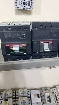 قواطع ABB • Tmax XT • ٦٣–٢٥٠ أمبير