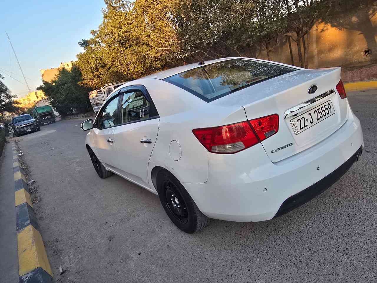 سلام عليكم كيا سيراتو ٢٠١٣ خليجي 
مكينه ١٦٠٠ دوش رقم اربيل اتريد تحويل اتريد وكاله اني حاضر 
شفتات بلستيرن 
اشاير مري 
مري شفط 
شاشه حساس خلفي 
يدات نيكل 
مواصفات السيراتو المعروفه 
السياره بيها تلث قطع صبغ بدون دواخل 
السعر ٩٣ وبيها مجال 
غير متواجد ع فيس 
مكان السياره بغداد 
***********
