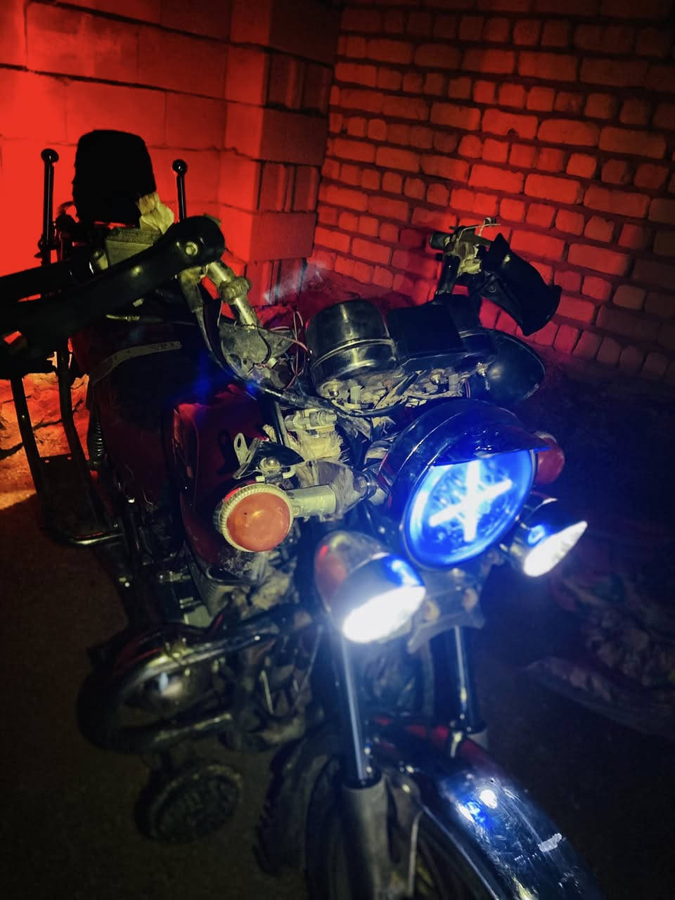 سلام عليكم   تراجه جونده نضيفه شرط المديل 21.  كهربايات شرط محرك نضيف السعر مليون بيه مجال الطيبين وتفاصيل عله رقم المكان سماوه رقم ***********–***********
