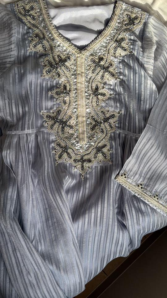 كلابية او قفطان رمضاني او للعيد اخذته البارحه ع كد لبسه بس طلع جبير يلبس اوزان 80 / 90/70


**إذا كنت صاحب هذا الإعلان وتريد حذفه لأي سبب، رجاءا أرسل رسالة إلى الدعم الفني**