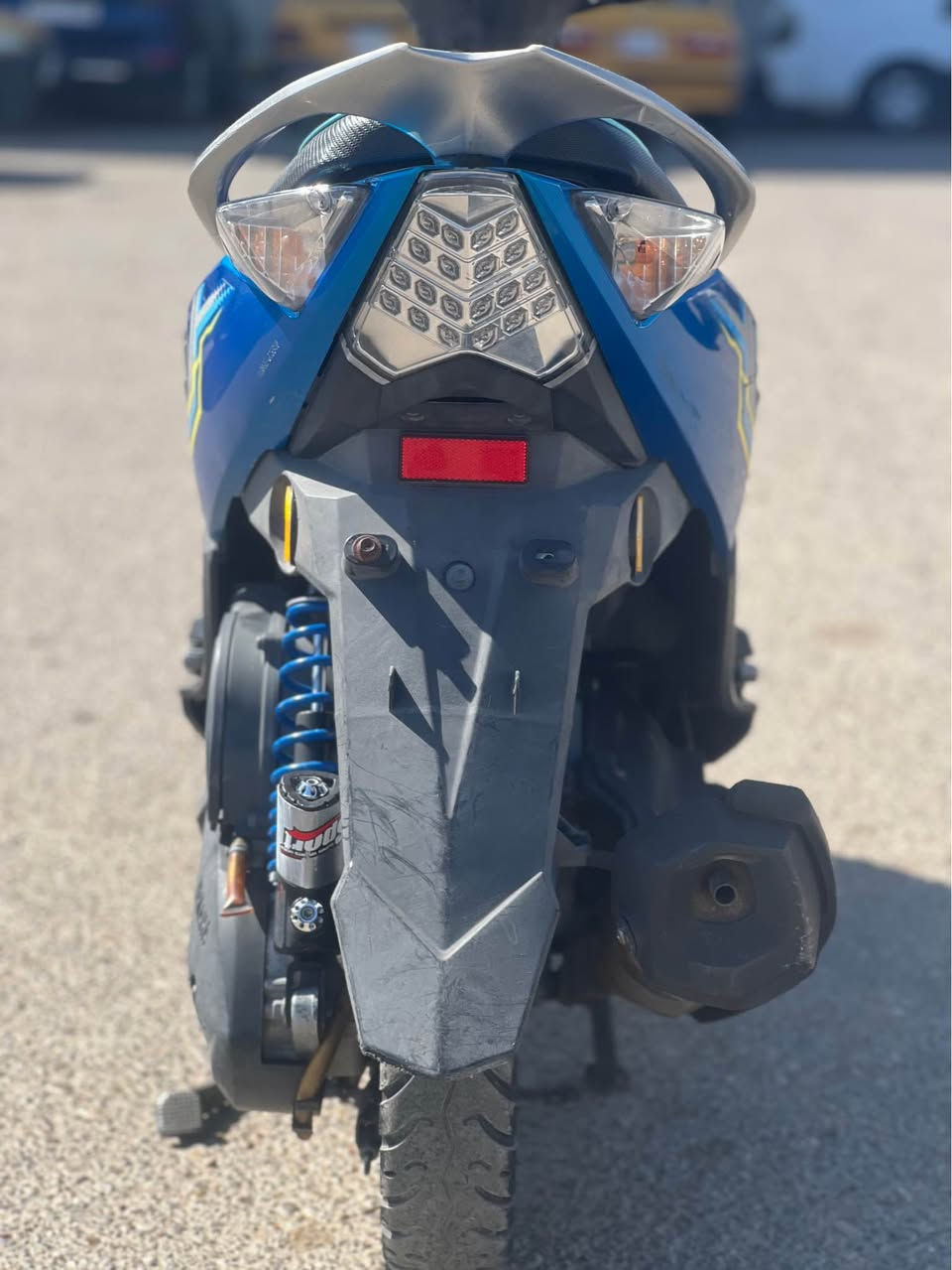 سلام عليكم ماكس مضلع حديث دراجة تتعب تكول جديدة ونظيفة وماشية شي قليل واستعمال بسيط جداً ووين ميعجبك وديها السرعة 120 مكفووولة كفالة عامة من التاير للتاير 
نوزل سعر 950 الف دينار 
مكاني بغداد 
للاستفسار 
*********** بغداد, العراق
