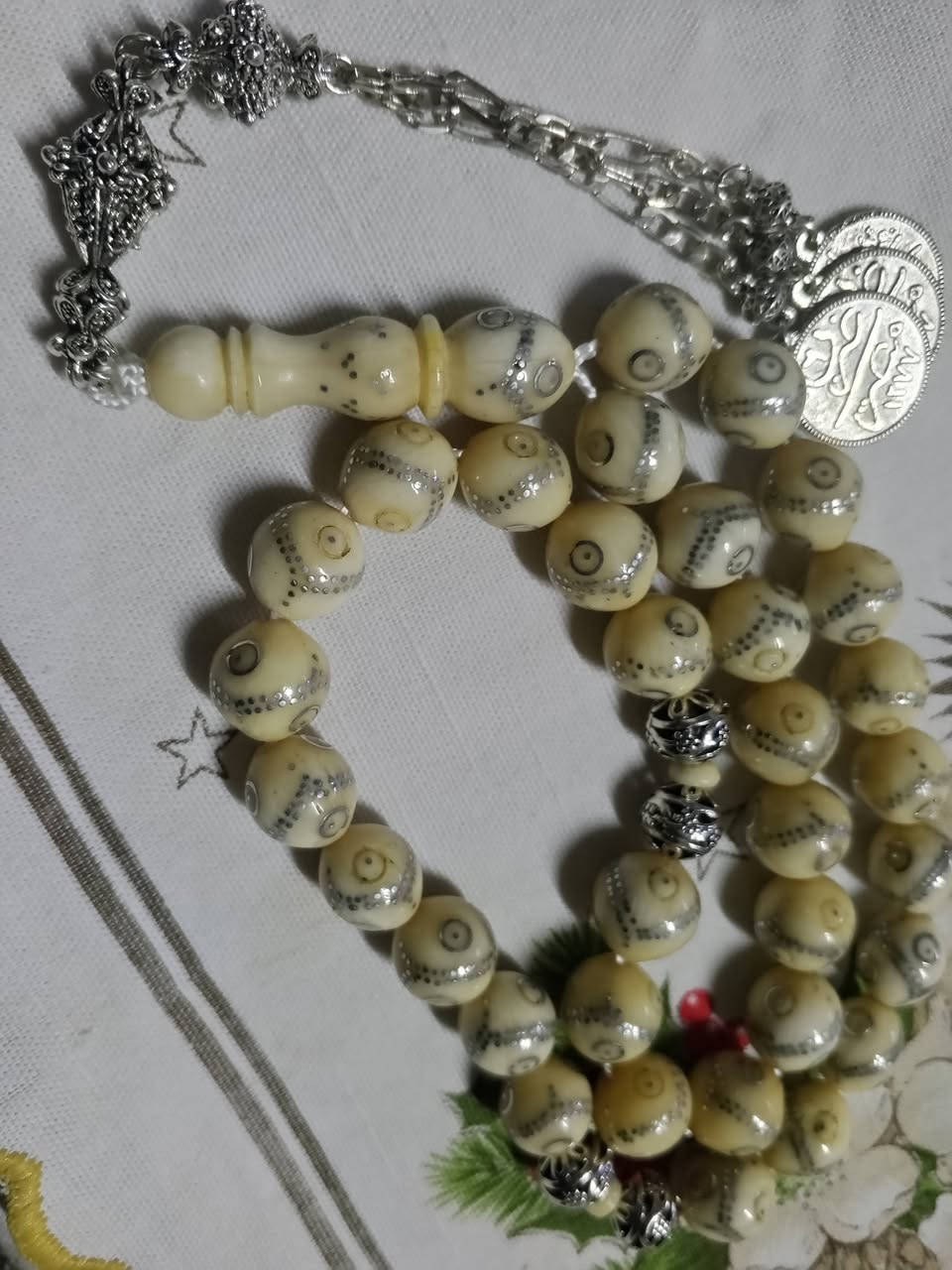 خليلي عينك عالمميز.......وجيبها ازا فيك اتجيبها.....
الوصف من روائع عاج الفقمة الانتيك خام وخراطة تطعيم فضة عيون و3دروب عيار عالي 33حبة كلل ملمس زبدة محمل يومي 

بلشنا بعرض الهدايا التقيلة بمناسبة قدوم الشهر الكريم اعاده الله عليناوعليكم باليمن والبركات والباقي الفيديوالصور ......  
تعليق نقطة مباركة مشاركة بيوصلك السعر والتفاصيل 
شحن لكافة المحافظات السورية واللبنانية مجاني 

#الشمالي طرطوس المدينة تاجر شنطة 
#ابوحيدر0990433674وااتس/0991980690


**إذا كنت صاحب هذا الإعلان وتريد حذفه لأي سبب، رجاءا أرسل رسالة إلى الدعم الفني**