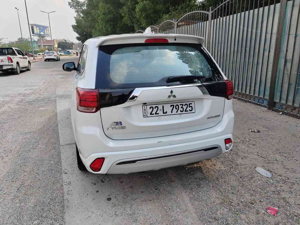 للبيع  ميتسوبيشي أوتلاندر سبورت 2022
‎ زيرو  استلام من سنة ٢٠٢٣
‎للعلم يابني الأصل اول وجبة و ليس تجميع صيني
‎محرك الكبير ٢٥٠٠ و ليس ٢٠٠٠
‎٥ راكب 💢  
‎على ايدي استخدام بيت 
‎خليجي زيرو 
‎حاليا ماشية 53 الف 
‎مكفول من صبغ و بارد 
‎كفول و حجر البيئة موجود  
‎اليكم التفاصيل/
‎صناعة يابانية بل كامل
‎⭐️محرك 2500 4سلندر
‎⭐️شاشة تحكمات 
‎⭐️كامرة خلفية 
‎⭐️ويل 18 فراشة اورثلون 
‎⭐️الاقتصادي لصرف بنزين
‎ ⭐️شباك نيكل 
‎⭐️تحكم ستيرن جهتين د
‎5 راكب 
‎نظام الايكو الاقتصادي
‎جنح خلفي 
‎التحكم بالمراية الجانبية كهربائي
‎6 سماعات 
‎يدات نيكل
‎
‎مكان السيارة بغداد 
‎شارع فلسطين 
‎او حي العدل 
‎تم تنزيل السعر الى 16800 دولار 
‎مجالها قليل حك جيتك 
‎ 
‎رقم للتواصل واتساب 
‎***********
