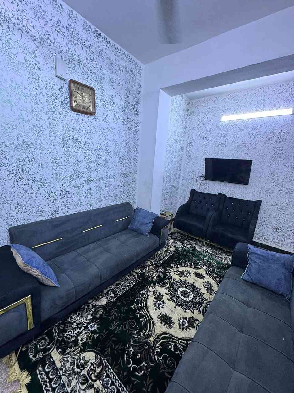 شقق مفروشه للايجار تقع في شارع فلسطين للعوائل المحترمه ( مستمسكات قانونيه ) قرب الجامعه المستنصرية ع الشارع العام ركن موقع جدآ مميز قريب ع جميع الدوائر الحكوميه وع الاسواق والمولات والمحلات التجاريه وقريب ع المستشفى العالمي مزوده بكهرباء ذهبي يشغل سبالت تدفئه وتبريد ٢٤ ساعه ما تحس كهرباء تنقطع وخدمة الانترنيت وكامرات مراقبه و ثلاثة حراس امنين ومصعد يعمل ٢٤ ساعه كل هذه الخدمات من ضمن الايجار الايجار الاسبوعي 450 الف والشهر يبداء من 1050000 الى 1650000كل هذه الخدمات من ضمن الايجار ( ملاحظه قبل لا تعلق ) جميع هذه الشقق وفرت لأسباب معينه وليست للسكن الدائم من اهم اسباب الايجار المؤثث في بغداد . ١ / العراقين المغتربين في الخارج في خارج والقادمون لغرض الزياره الاقارب وانجاز المعاملات الرسميه ٢/ العوائل القادمون من المحافظات الى بغداد لغرض العلاج او المعاملات الرسميه او الدراسه او غير ذالك ٣/ العرب او الاجانب المتواجدون في بغداد لغرض العمل ٤/ عوائل من بغداد ولديهم بناء او ترميم في منازلهم او تحويل من منزل الى اخر واسباب كثيره لاكن اخترنا لكم اهمها التواصل عبر الارقام ***********
*********** متوفر واتساب
