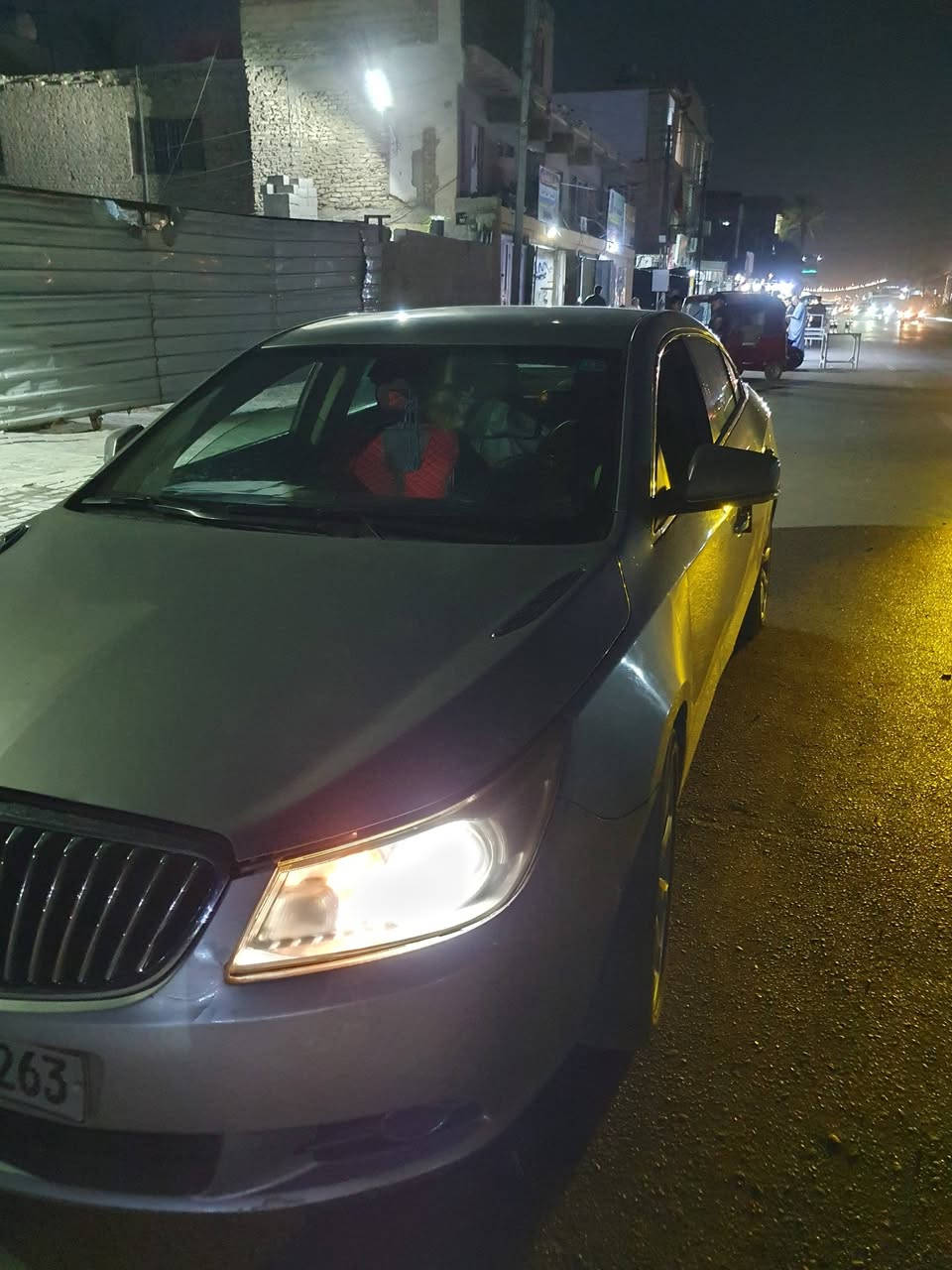 سلام عليكم سيارة أمريكي وارد كوري كير ومحرك امبالاة كير ومحرك لجيس تبريده ثلج فول شاشة بلاد كشنات كهربائي تبريد تفئة بل كشنات مري كهرباء وشفط بصمة تشغيل وبواب باتري جديد صدر امامي خلفي تمام اتصال ***********  سعر ٧٥ وبيها مجال
