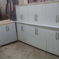 خزانة ٤ أبواب • مستعمل • ٢٫٥م×١٫٥م