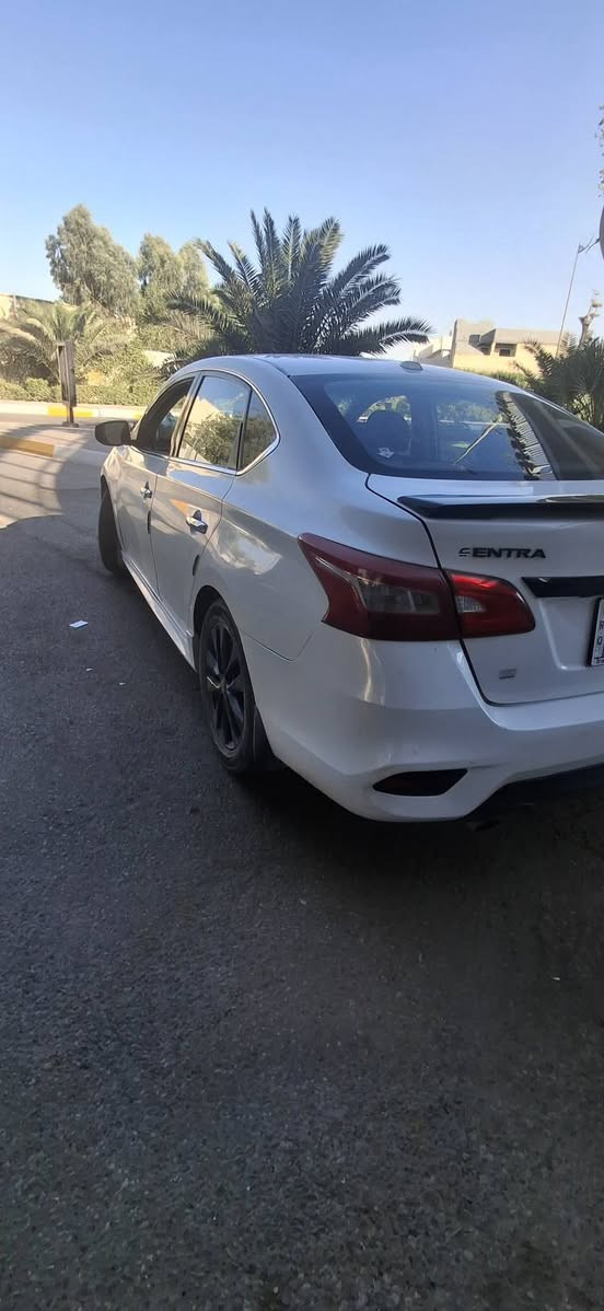 🚗 نيسان سنترا SR موديل 2018 للبيع 🚗
​نوع السيارة: نيسان سنترا (فئة SR السبورت).
​الموديل: 2018.
​اللون: أبيض صدفي مميز.
​ (الضرر): قطعتين فقط (بنيد وجاملغ)، وباقي التفاصيل حسب تقرير الفحص.
​المواصفات:
​مظهر رياضي (فئة SR) مع جناح (سبويلر) خلفي بلون أسود بلادي.
​ويل تراك  سبورت بلون أسود مميز.
​السيارة بحالة جاهزة ونظيفة جداً كما موضح بالصور.
​📍 مكان الانبار الرمادي الخالديه 
​السعر المطلوب: 115 ورقة وبيه مجال قليل للشراي 
​ / 
 والاستفسار: يرجى الاتصال على الرقم: 📞 ***********
