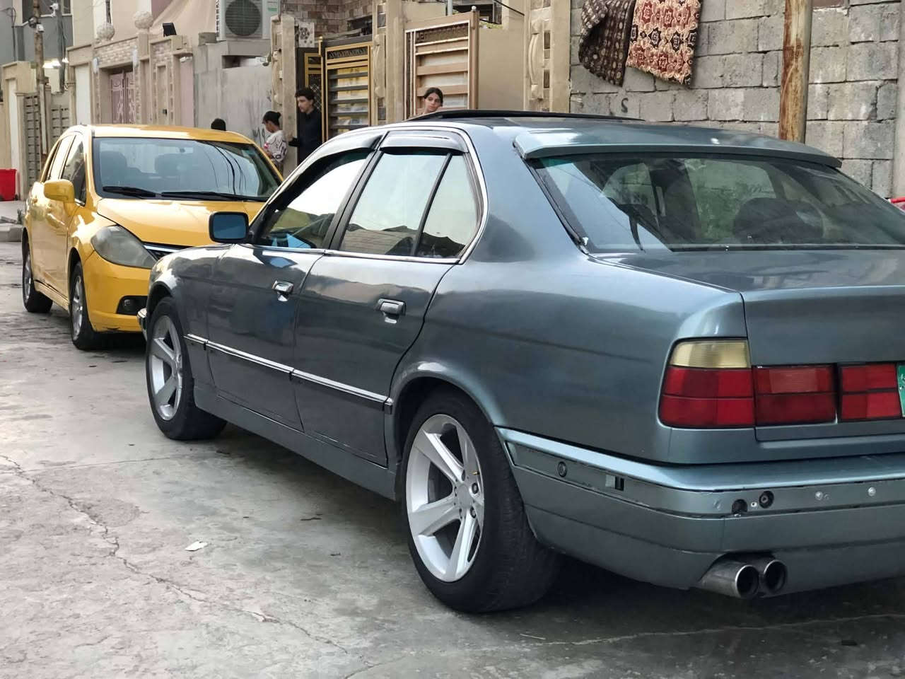 السلام عليكم
بي ام للبيع 525 كير عادي مكينه 28  رقم نينوى 
شرط الوكاله والتحويل 
تبريد ثلج  تدفئه مكينه كير كله شرط 
طخم امامي وخلفي جديد صبغ عام قبل شهرين السعر 35وبيها مجال 
تواصل عل رقم 
***********
***********
