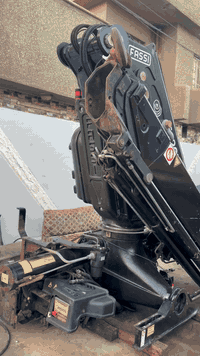 سلام عليكم كرين فاسي أوربي 14طن ريمونت كنترول أربع رجلين مخالف دبل طلقه موديل 2007 مكفول كفاله عامه  *********** كرار
