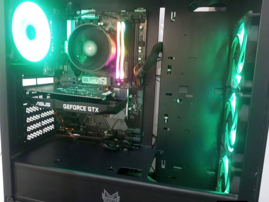 من رخصة الادمن تجميعه للبيع السعر550 بيه مجال بسيط حك الجيه  مع لعبة GTA5أونلاين وفايف أم حياه واقعيه ترديها بدون الGTA5
++ بيها العاب مثل ريددت وفيفا 23 ودالتا فورس وعدة العاب ++ دركسون نص فره شركة لمبرغيني 
مواصفات الشاشه نوعية تايكر 75هيرتز دقة 2k  
استجابة الشاشه 5ms
أنطيك وياها ماوس وكيبورد وكراتينها موجودات بس كارتونت الكيس مموجوده 
العنوان كربلاء حي النضال للستفسار خاص او واتساب 
***********
المواصفات بل صور
(بدون يوبي اسسس)
