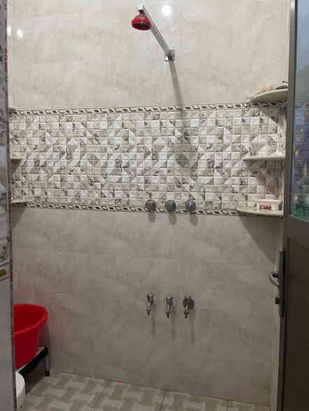 بيت للبيع مساحته 250 متر  طابو صرف بنات حديث 2024 مكان العزيزية الشهداء  الوجيه ١٢ ونص
والنزال ٢٠ يحتوي على خمس غرف نوم 
وصاله ٢
وحمام٢
ومطبخ
ومدخل +استقبال 
مع منور ٢

للاستفسار الأتصال ع رقم ***********
