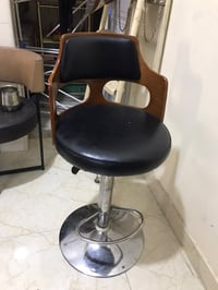 بسم الله الرحمن الرحيم  للبيع ميز مطاعم درجة اولى عدد ٥ وكراسي عدد ١٠ ...