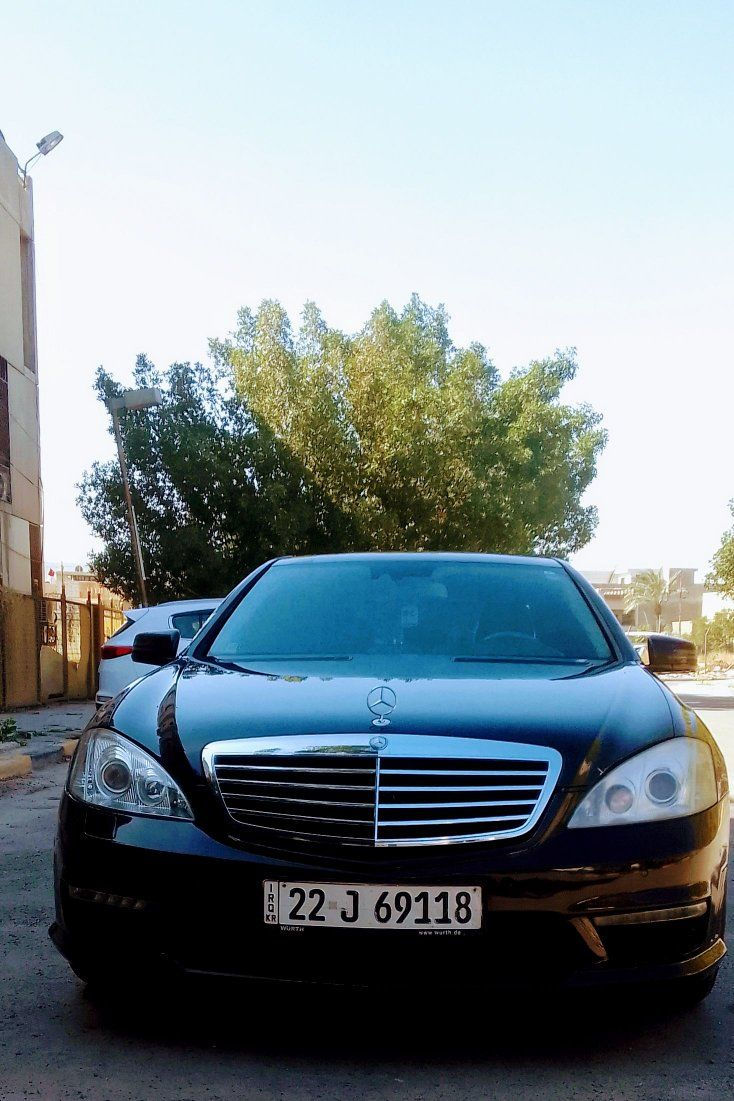 مرسيدس موديل 2009وارد الماني فول S350. مكفولة من الصبغ ماعدا الجاملغ الايمن الامامي والدعامية محدثة بصمة جكات بوب وصندوق شفط ناظور حساسات كراسي جلد تدفئة تبريد سيدي جنجر حجزميموريبردات  ستيرن كھرباء مري شفط اشاير  رادار ناظور امامي فتحة بالسقف وبعد بيھھ مواصفات ولااحب الاطالة السيارة نظيفة ماشية 150 ألف كيلو محرك كير حدادية تدفئة تبريد تمام رقم اربيل سنوية وھزة جديدة باسمي مكاني بغداد...***********. بسعر مناسب بيع اومراوس..رقمي بي واتساب للاستفسار غير متواجد على الفيس ولا الخاص..
