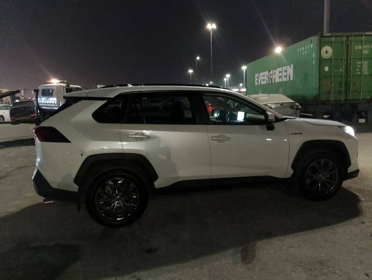 تويوتا رافور هايبرد ياباني موديل 2024 بيها صبغ جملوق امامي شبر فقط سياره مرقم نينوى بكتاب شهداء سعر  على اتصال ***********
