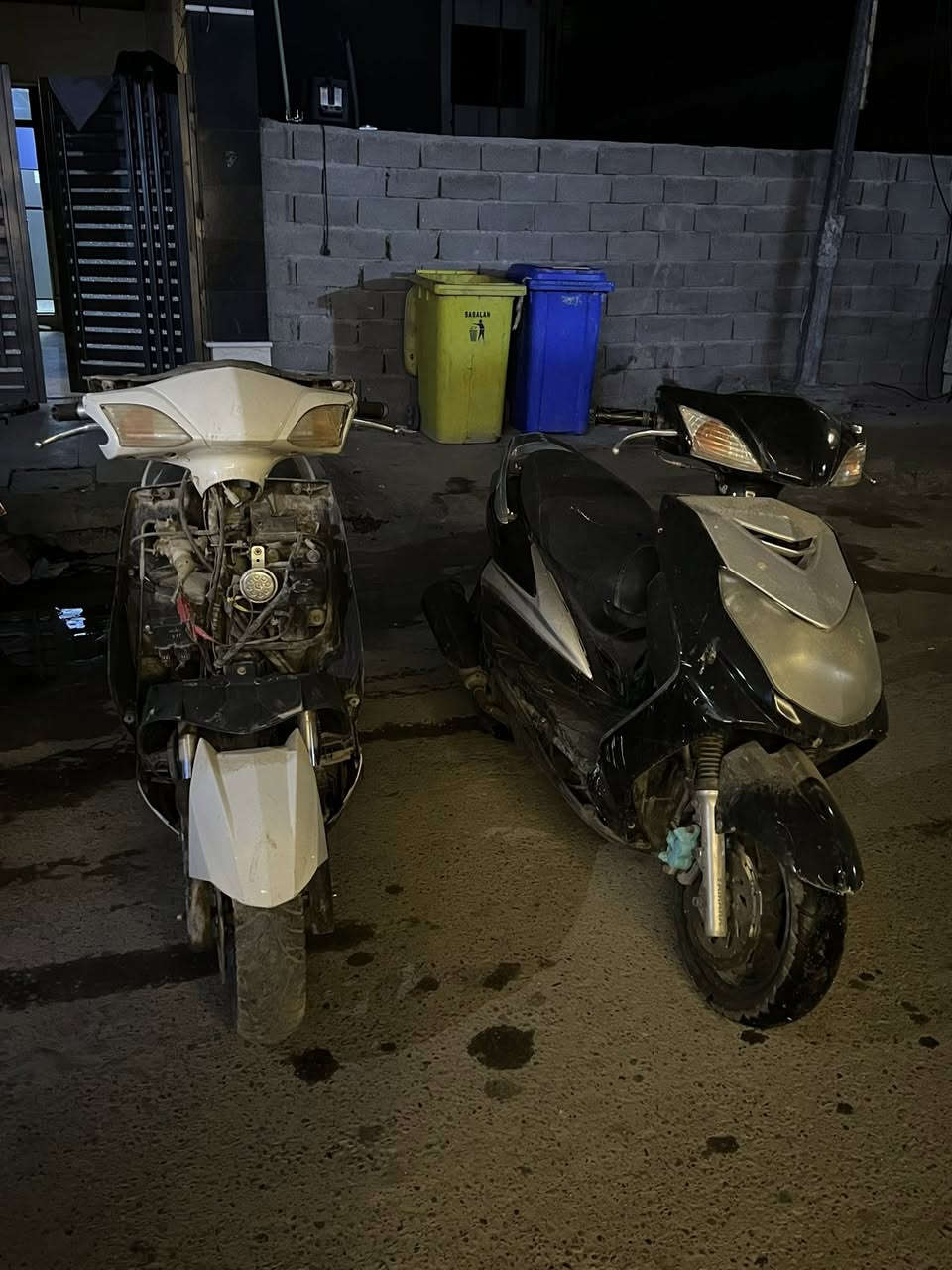 سلام عليكم حبايب سكانس ثنين وحده نوزل ووحده كابريتر ثنينهن مكاينهن شغالات وناعمات يرادلهن ترتيب متروكات نواقصهن بسيطات اكفلهن عشائريا وقانون مكانهن بغداد صالحيه *********** وعندي غراض تفصيخ كلشي عندي رايديهن ب٦٥٠وبيهن مجال
