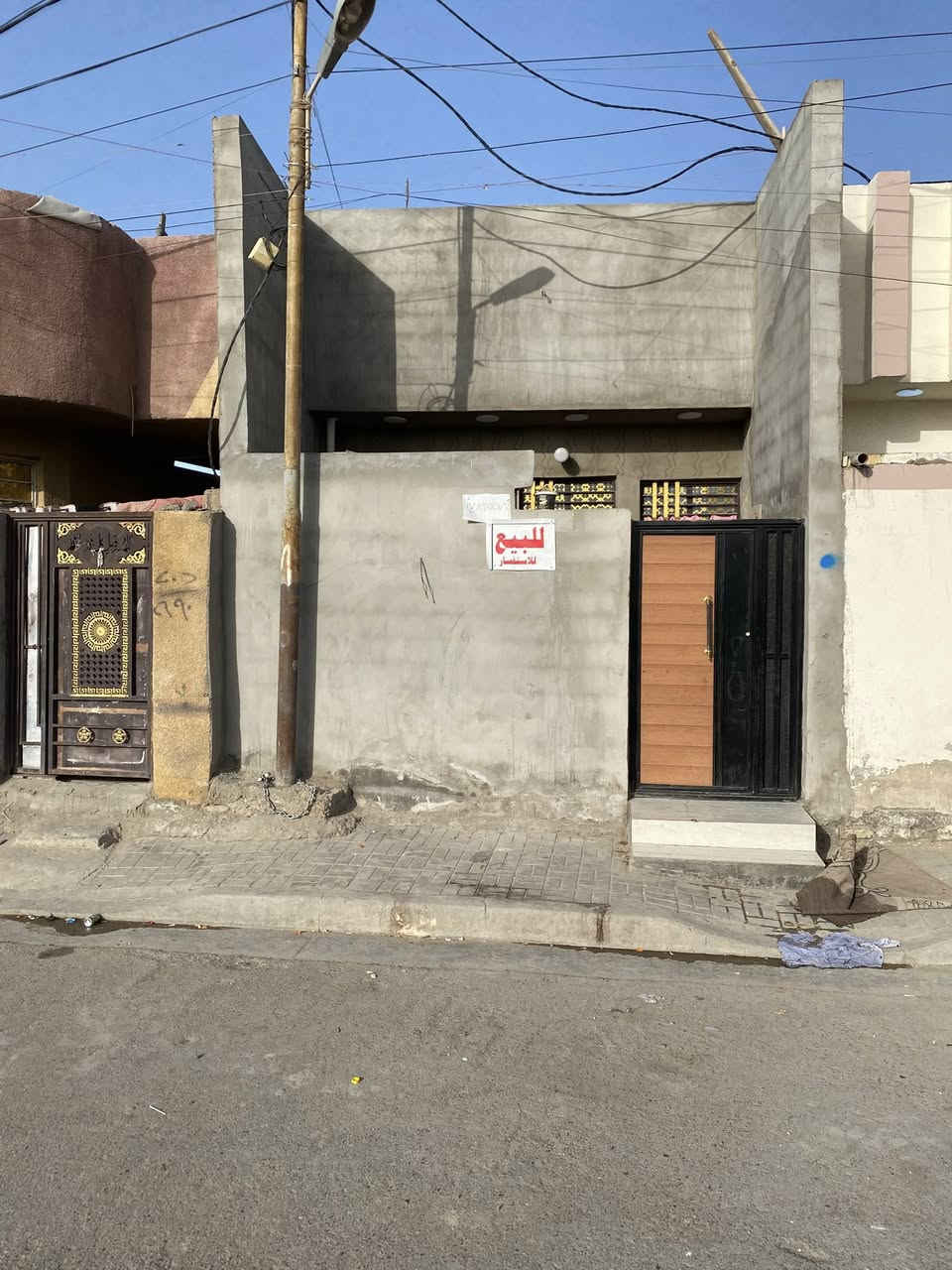 السلام عليكم دار اللبيع حي الكوفه مقبيل اسوق ادم شارع بيت شميل بيت كامل من كلشي بس نقصه كاشي بيتونه وستاير سعر 65بي مجال رقم صحب الدار ***********
