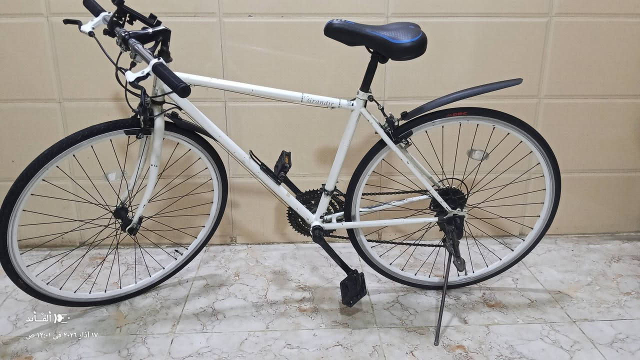 السلام عليكم
بايسكل c700 للبيع جدا نضيف ومابي اي نقص وكله شغال 3×7 حجم البايسكل 27طبعاً البايسكل وكله نضام شيمانيوم 
العنوان: الدوره شارع 60
السعر: 90وبي مجال 
الاستفسار واتساب*********** واني خادم ان شاءلله
