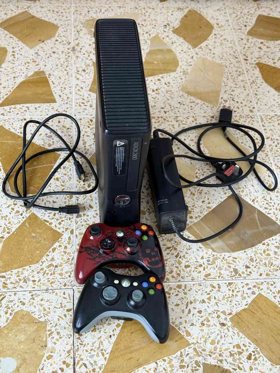 بعد السلام…

للبيع XBOX360 …
مع ملحقات كامله كما موضح بالصور في الاسفل مع اكثر من ٣٠ لعبه وابرزها (فورزا + GTA5)…

السعر ١٣٠,٠٠٠ وبي مجال للشراي…
للأستفسار الأتصال على *********** او المراسله على الماسنجر….
