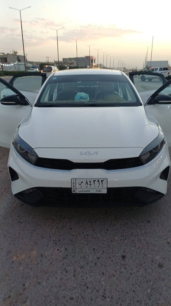 السلام عليكم
للبيع 
كيا سيراتو 2022
السيارة خليجي فول مواصفات الخليجي المعروفه
مبدل باب عكس السايق بلادي 
السعر 165وبيهة مجال 
***********
***********
